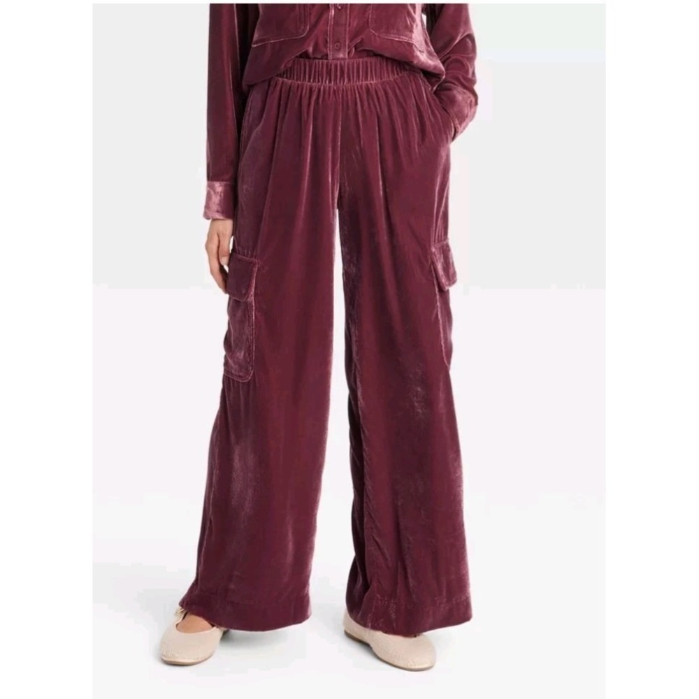 Universal Thread Women Maroon Velvet Wide Leg Cargo Pants Mid-Rise Small NWT